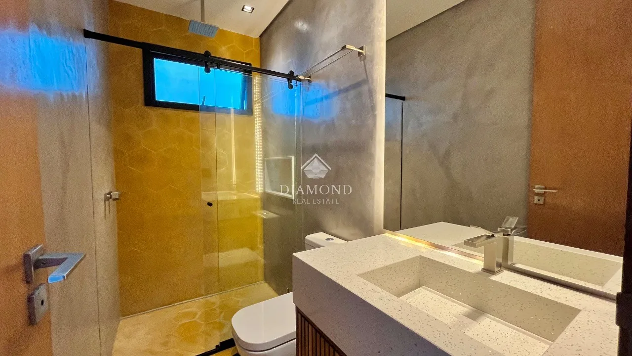 Sala de estar da casa alto padrão em Praia Preta, São Sebastião, SP