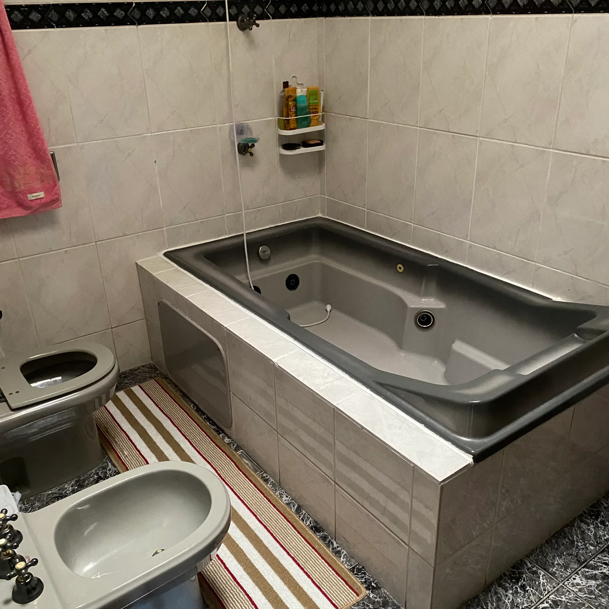 Banheiro amplo do(a) casa médio padrão em Jardim Santa Tereza, Itu - SP