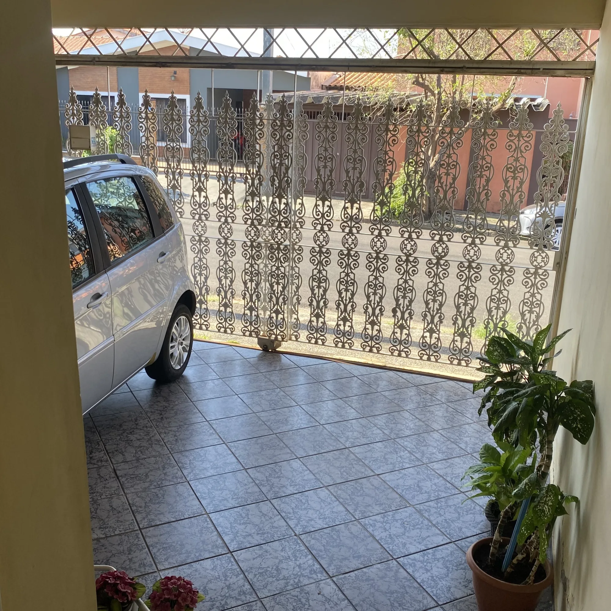 Garagem amplo do(a) casa médio padrão em Jardim Santa Tereza, Itu - SP