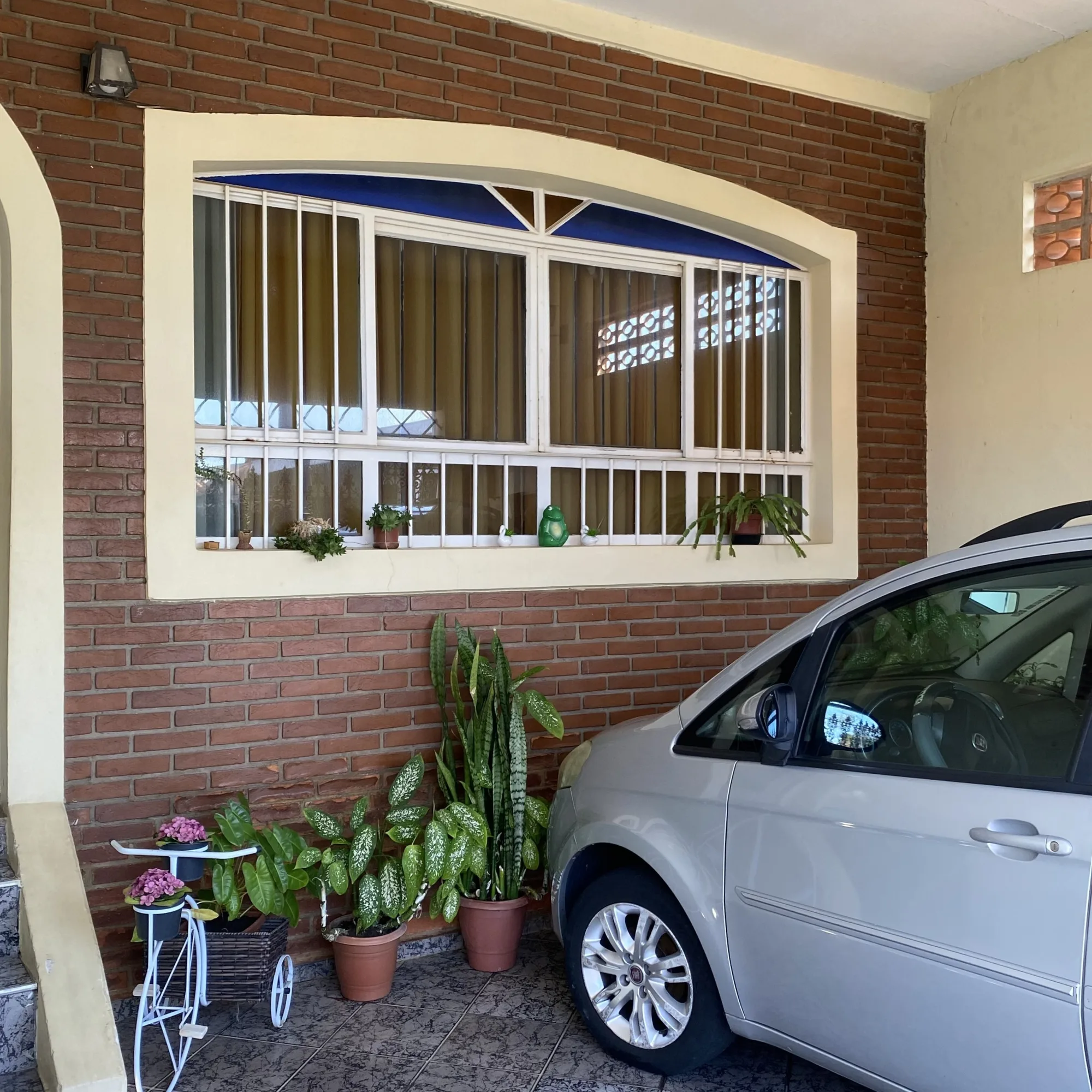 Garagem espacoso do(a) casa médio padrão em Jardim Santa Tereza, Itu - SP