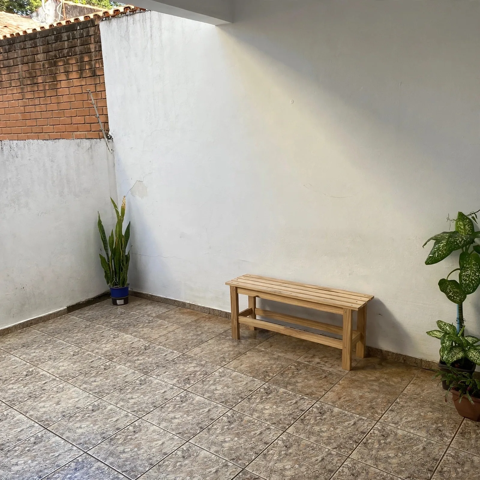 Sala de estar acolhedor do(a) casa médio padrão em Jardim Santa Tereza, Itu - SP