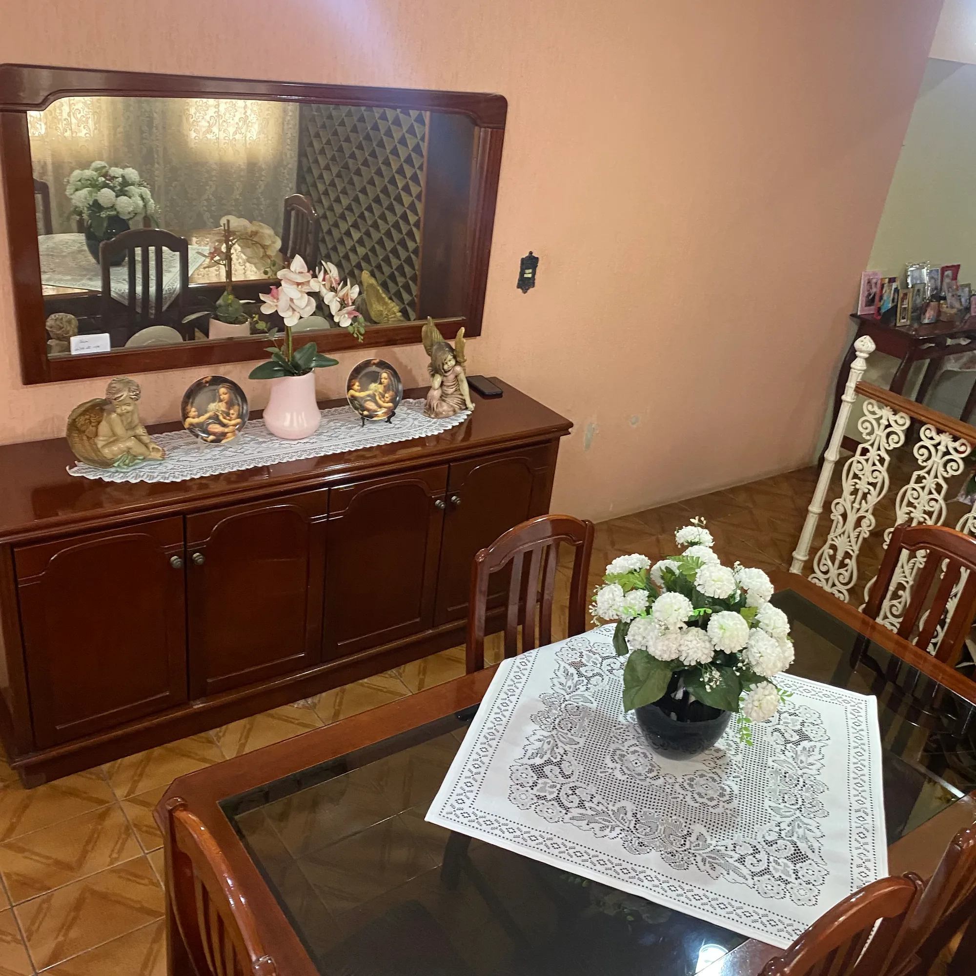 Sala de estar amplo do(a) casa médio padrão em Jardim Santa Tereza, Itu - SP