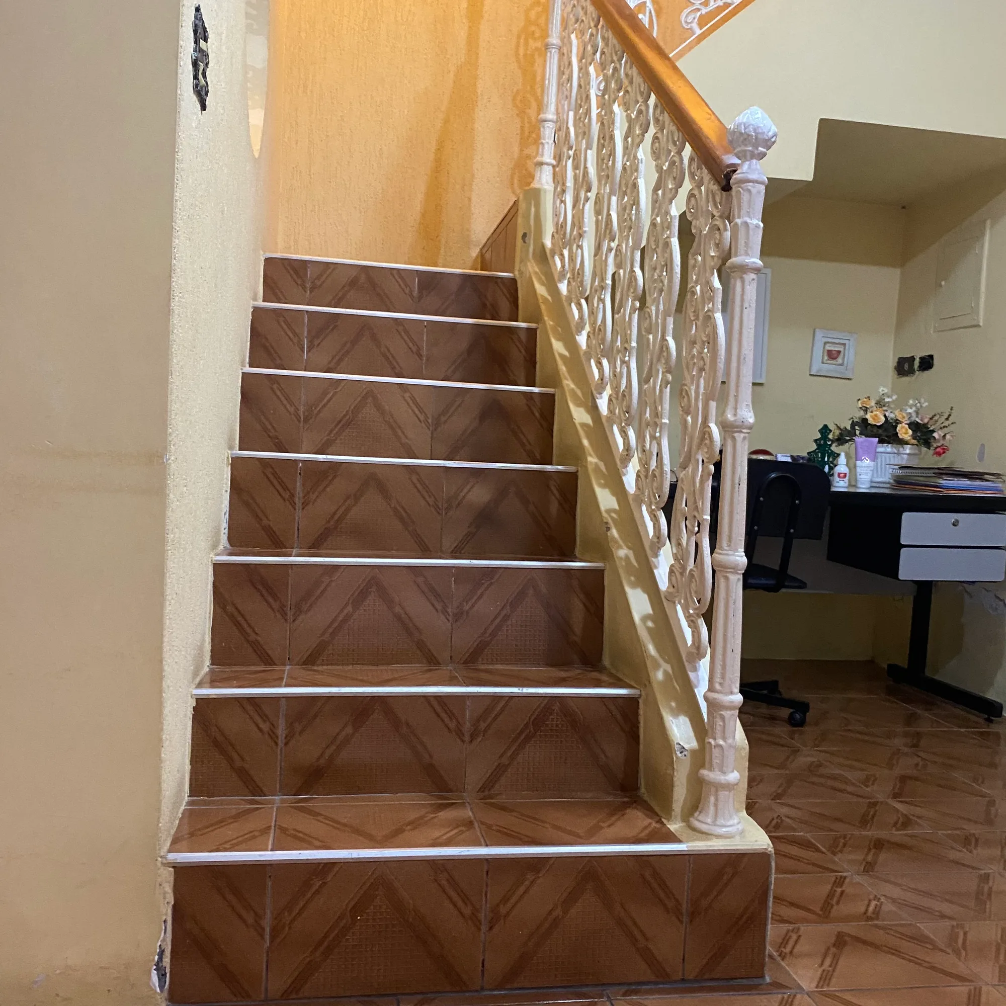 Sala de estar deslumbrante do(a) casa médio padrão em Jardim Santa Tereza, Itu - SP