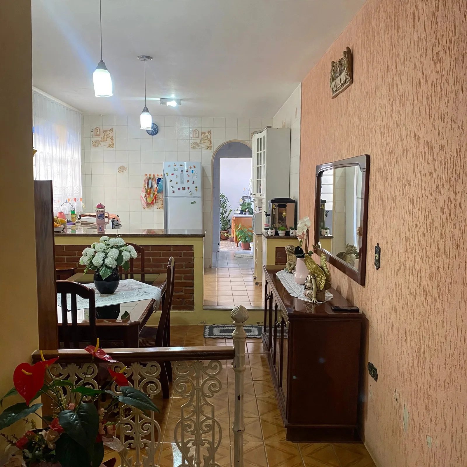 Sala de estar elegante do(a) casa médio padrão em Jardim Santa Tereza, Itu - SP