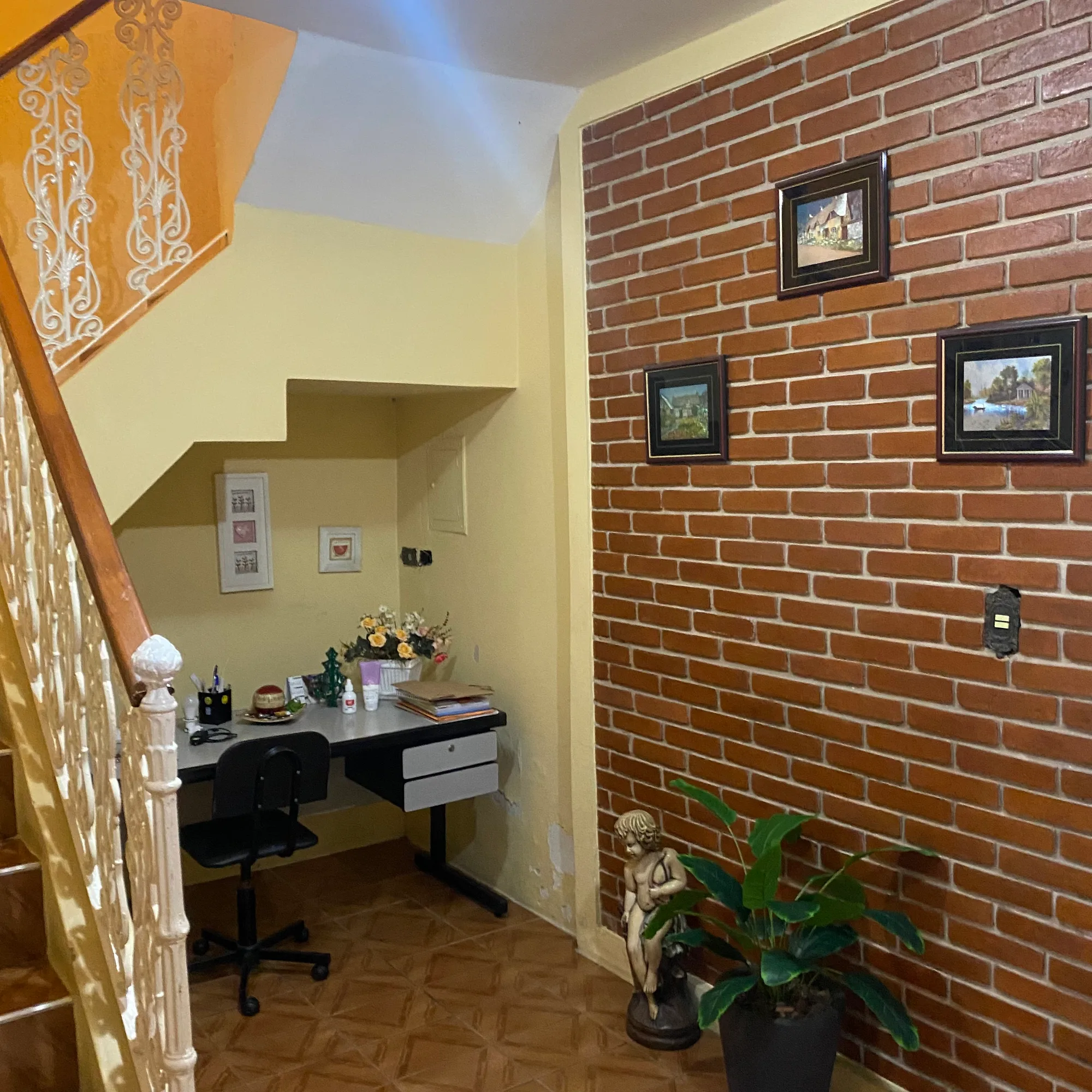 Sala de estar espacoso do(a) casa médio padrão em Jardim Santa Tereza, Itu - SP