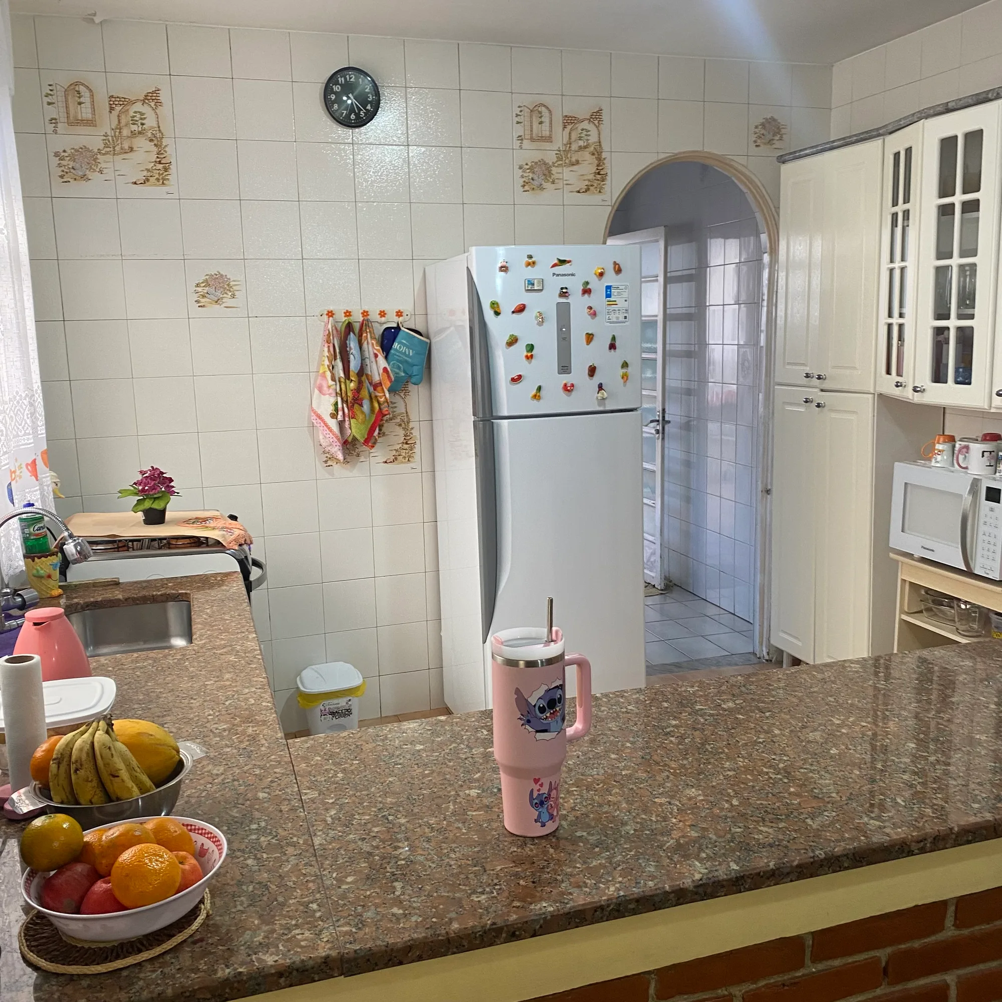 Sala de estar sofisticado do(a) casa médio padrão em Jardim Santa Tereza, Itu - SP