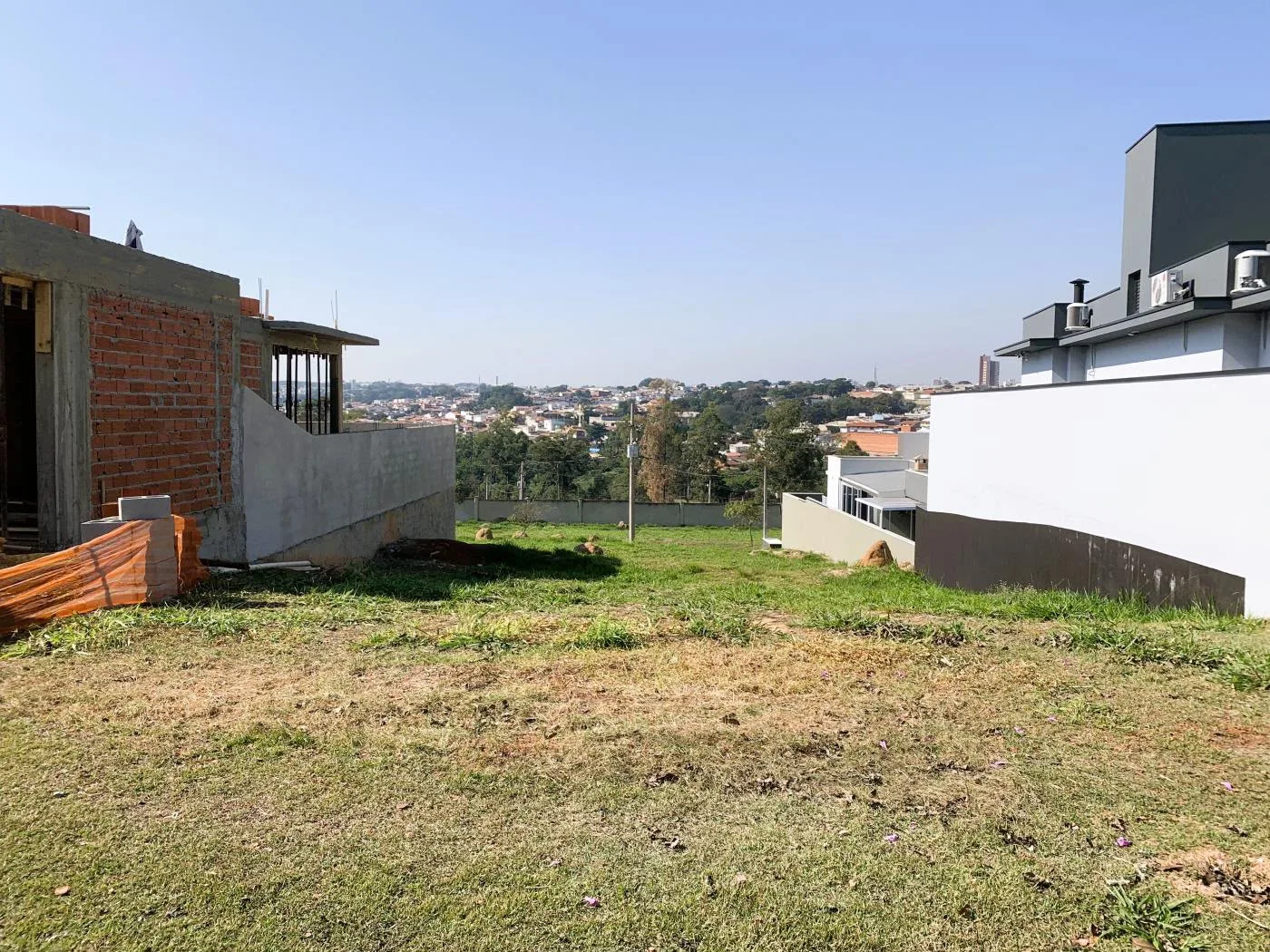 Terreno em condomínio na cidade de Salto!